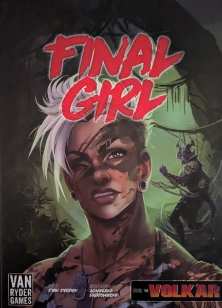 Final Girl – The Green Terror – æskeforside med en kvinde med hvid irokeserfrisure foran en mørk jungle, hvor et uhyre lurer i baggrunden